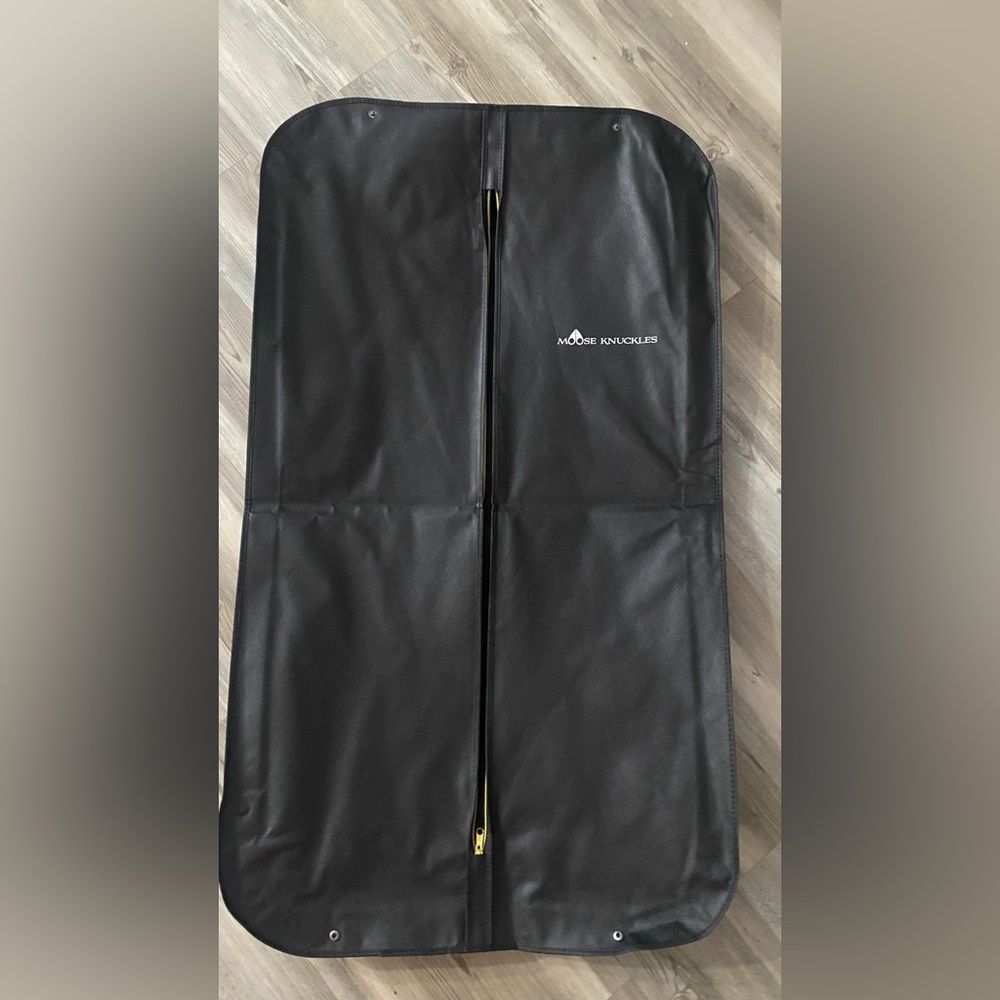 Moose Knuckles Black Logo Garment Cover + hanger